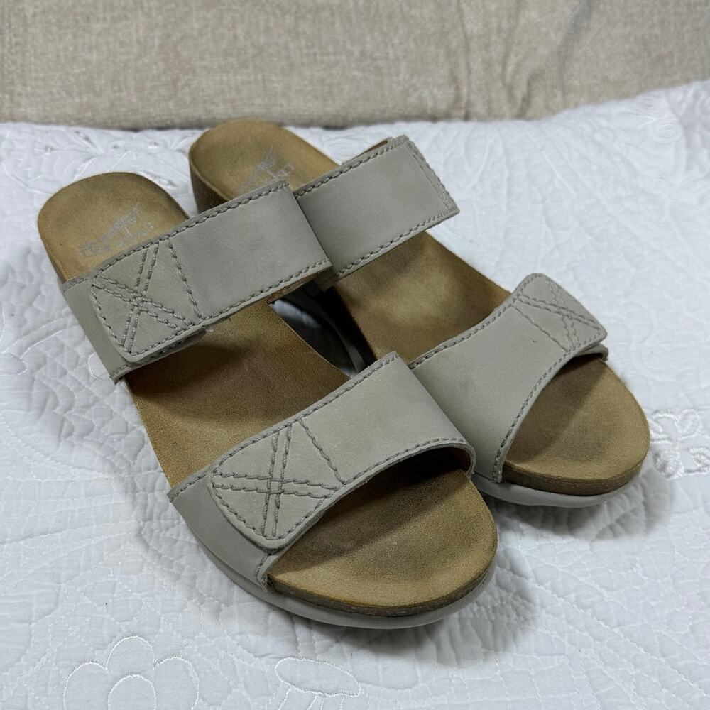 Dansko Women 9 White Leather Strappy Slip On Sandals Comfort Walking Shoes